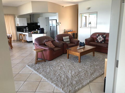 OceanScape Luxury Beachfront Villas - Accommodation Gladstone 8
