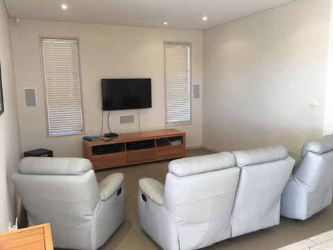 OceanScape Luxury Beachfront Villas - Accommodation Gladstone 1