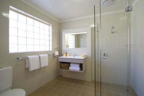Marty's @ Little Beach - Accommodation Gladstone 1