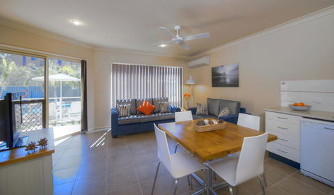 Marty's @ Little Beach - Accommodation Gladstone 14