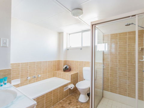 Aquarius 9 - Accommodation Gladstone 12
