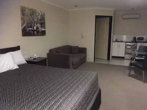 Balranald Club Motel - Accommodation Gladstone 4