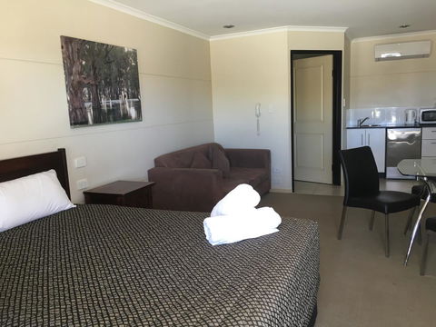 Balranald Club Motel - Accommodation Gladstone 2