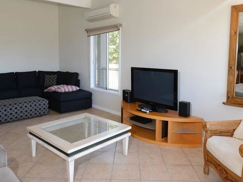 2 Cliff Road - Accommodation Gladstone 9
