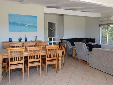 2 Cliff Road - Accommodation Gladstone 3