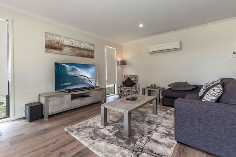 Horizons Retreat & Golf, Villa 133 - Accommodation Gladstone 1