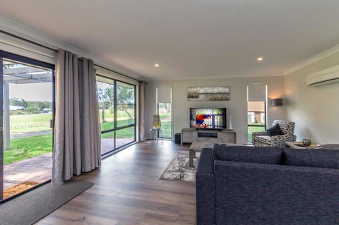 Horizons Retreat & Golf, Villa 133 - Accommodation Gladstone 2