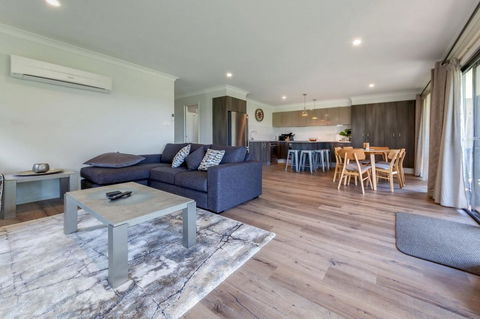 Horizons Retreat & Golf, Villa 133 - Accommodation Gladstone 3