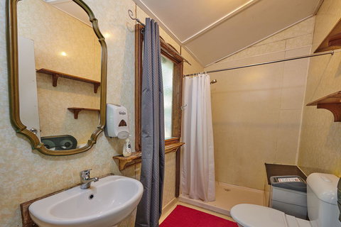 Arts Factory By Nomads - Accommodation Gladstone 8