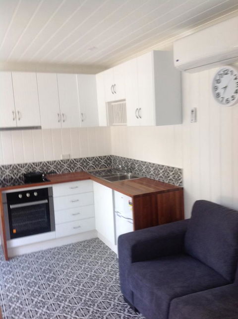 Hideaway Holiday Apartments - Accommodation Gladstone 8