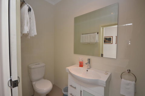 The Old Saddlery - Accommodation Gladstone 10