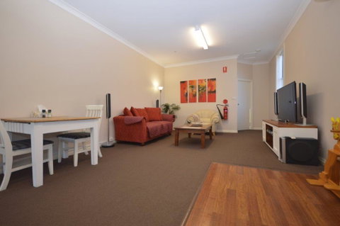 The Old Saddlery - Accommodation Gladstone 3