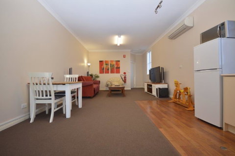 The Old Saddlery - Accommodation Gladstone 5