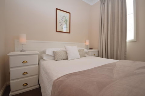 The Old Saddlery - Accommodation Gladstone 7