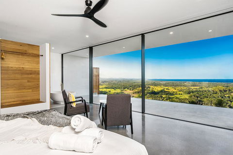 Sundays At Byron - Accommodation Gladstone 32