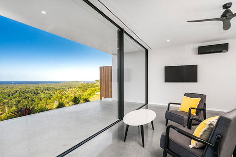 Sundays At Byron - Accommodation Gladstone 28