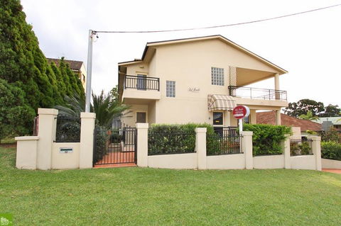 Bel Mondo Apartments - Accommodation Gladstone 8