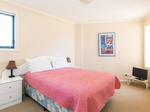 Millennium 102 With Pool In Complex - Accommodation Gladstone 1