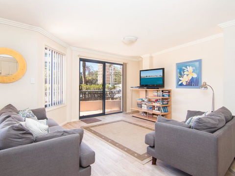 Millennium 102 With Pool In Complex - Accommodation Gladstone 7