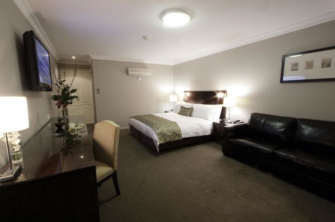 Carlyle Suites & Apartments - Accommodation Gladstone 4