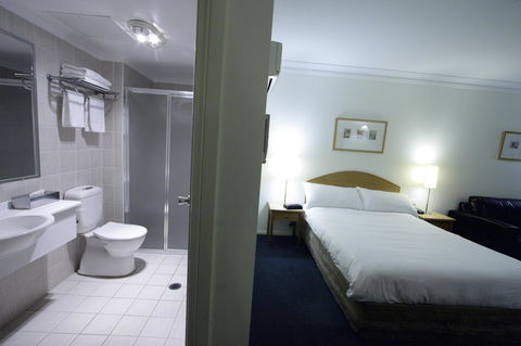 Carlyle Suites & Apartments - Accommodation Gladstone 9