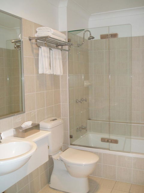 Carlyle Suites & Apartments - Accommodation Gladstone 22
