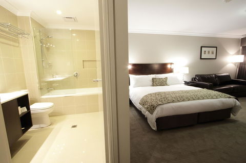 Carlyle Suites & Apartments - Accommodation Gladstone 10