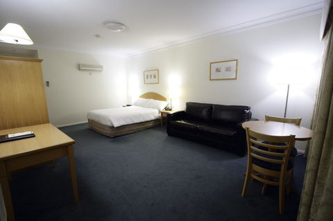 Carlyle Suites & Apartments - Accommodation Gladstone 8