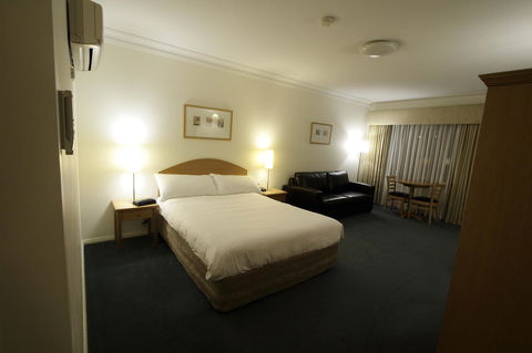 Carlyle Suites & Apartments - Accommodation Gladstone 5