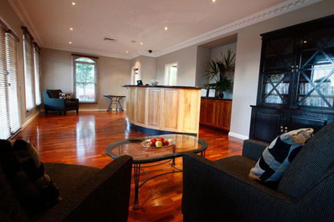 Carlyle Suites & Apartments - Accommodation Gladstone 1