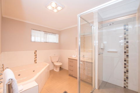 Hume Country Motor Inn - Accommodation Gladstone 29