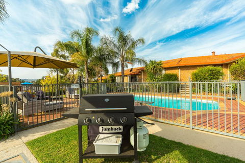 Hume Country Motor Inn - Accommodation Gladstone 2