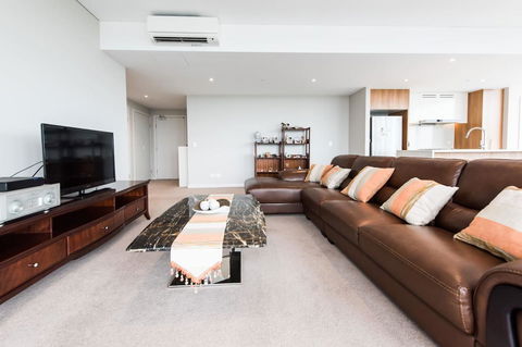 180Â° Water View Three Bedroom (wooden Furniture) - Accommodation Gladstone 26