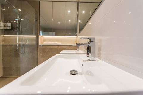 180Â° Water View Three Bedroom (wooden Furniture) - Accommodation Gladstone 17