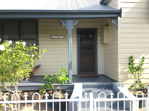 Caledonia Cottage - Accommodation Gladstone 6
