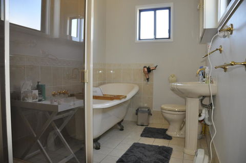 Caledonia Cottage - Accommodation Gladstone 23