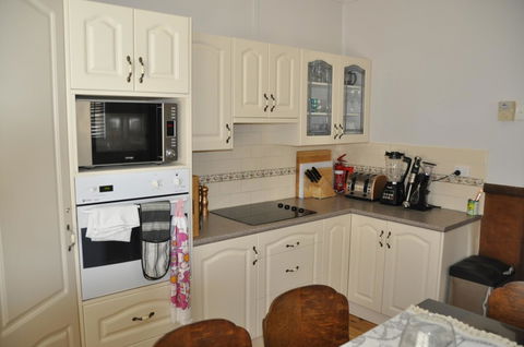 Caledonia Cottage - Accommodation Gladstone 14