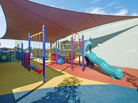 Nomikis\'On The Avenue - Accommodation Gladstone 7