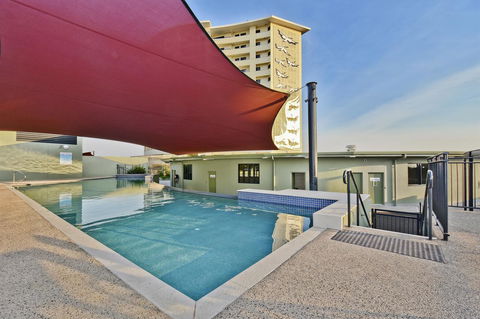 Nomikis\'On The Avenue - Accommodation Gladstone 17