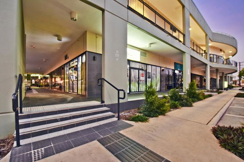 Nomikis\'On The Avenue - Accommodation Gladstone 8