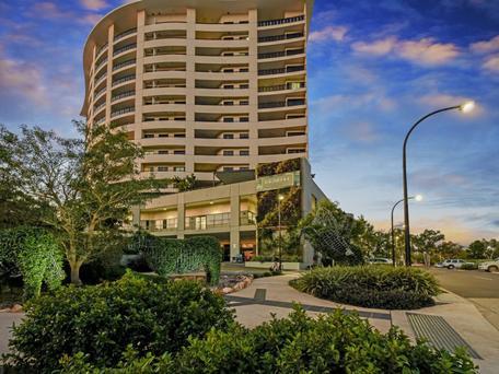Nomikis\'On The Avenue - Accommodation Gladstone 1