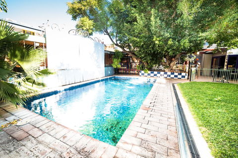 Jump Inn Alice Budget Accommodation - Accommodation Gladstone 1
