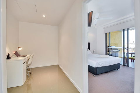 Astra Apartments Darwin - Accommodation Gladstone 7