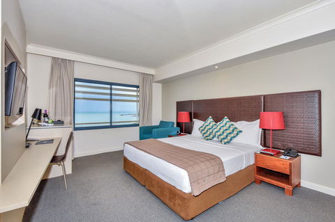 Mantra On The Esplanade - Accommodation Gladstone 2