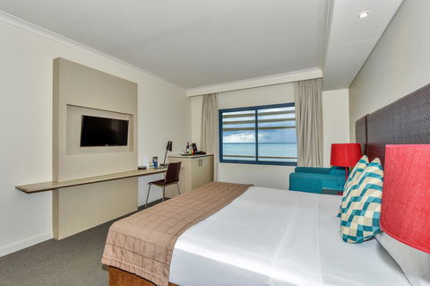 Mantra On The Esplanade - Accommodation Gladstone 3