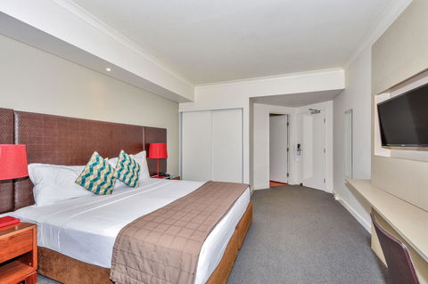 Mantra On The Esplanade - Accommodation Gladstone 4