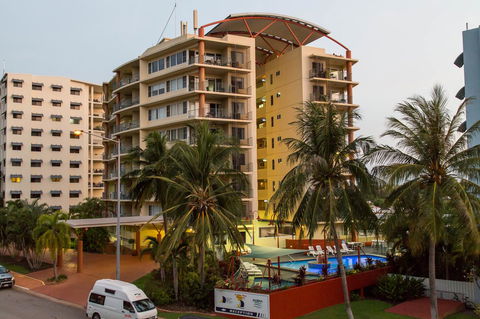 Cullen Bay Resorts - Accommodation Gladstone 0