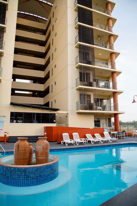 Cullen Bay Resorts - Accommodation Gladstone 9