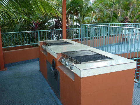 Cullen Bay Resorts - Accommodation Gladstone 17