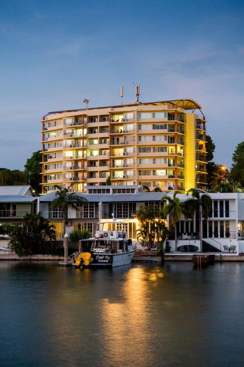Cullen Bay Resorts - Accommodation Gladstone 14